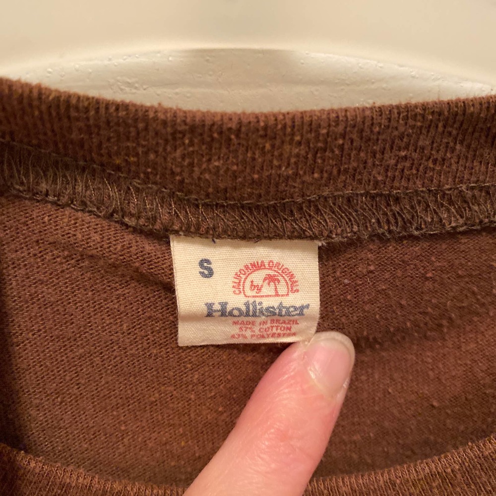Vintage Hollister Brown Long sleeve t-shirt with blue surfer image - Unisex S - Picture 4 of 7